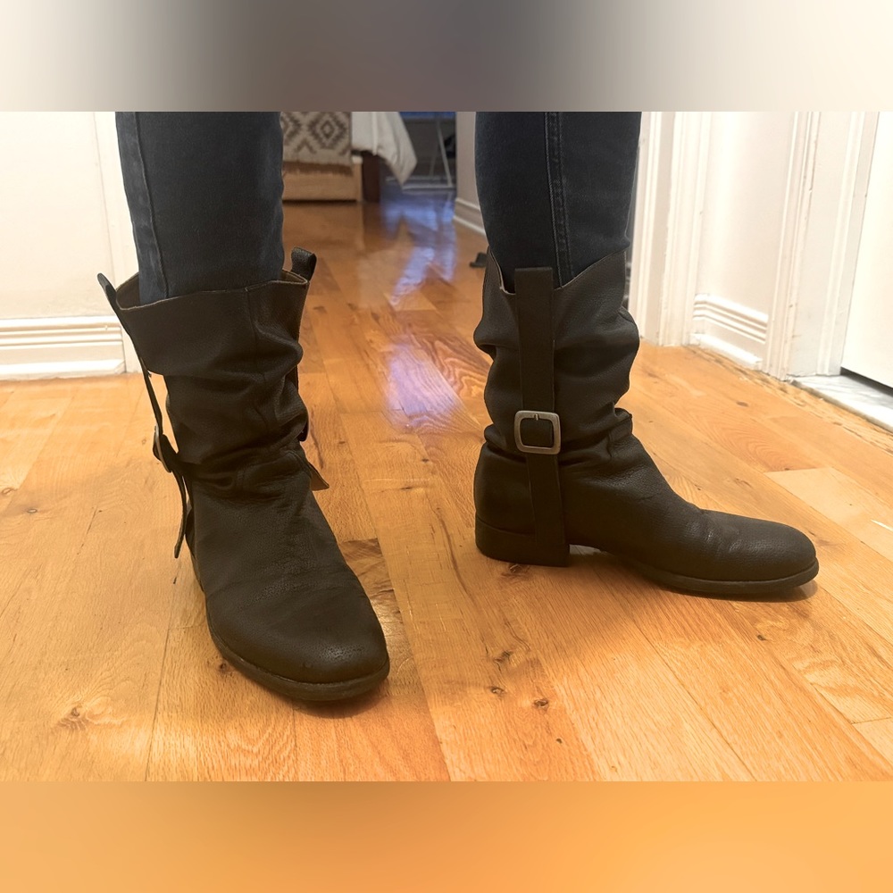 Neosens black leather high boots with buckles size 9us.